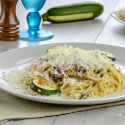 

This creamy Italian veggie pasta with carbonara sauce is a delicious dinner option, made of zucchinis, spaghetti, eggs, parmesan cheese and mushrooms - totally nuts-free and soy-free!