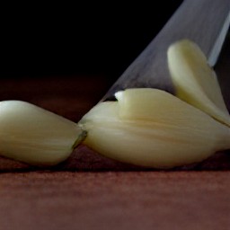garlic that is peeled and sliced, and leeks that are trimmed.